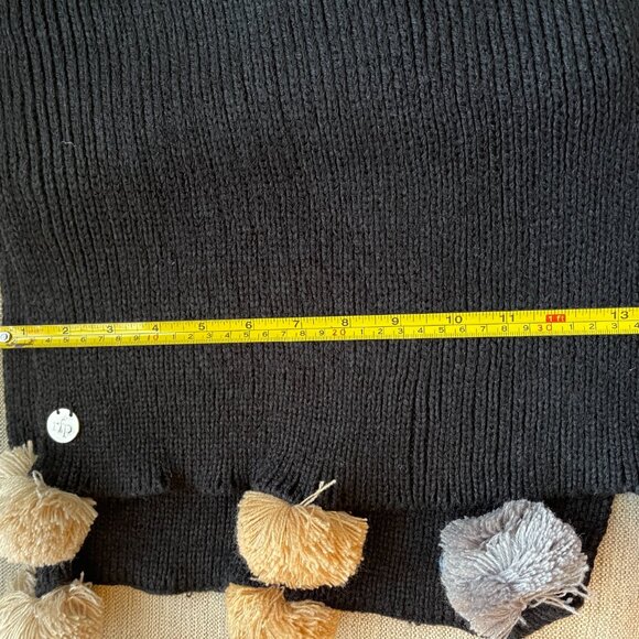 Stylish Black and Tan Pom Pom Chunky Scarf-NEW - Picture 6 of 15